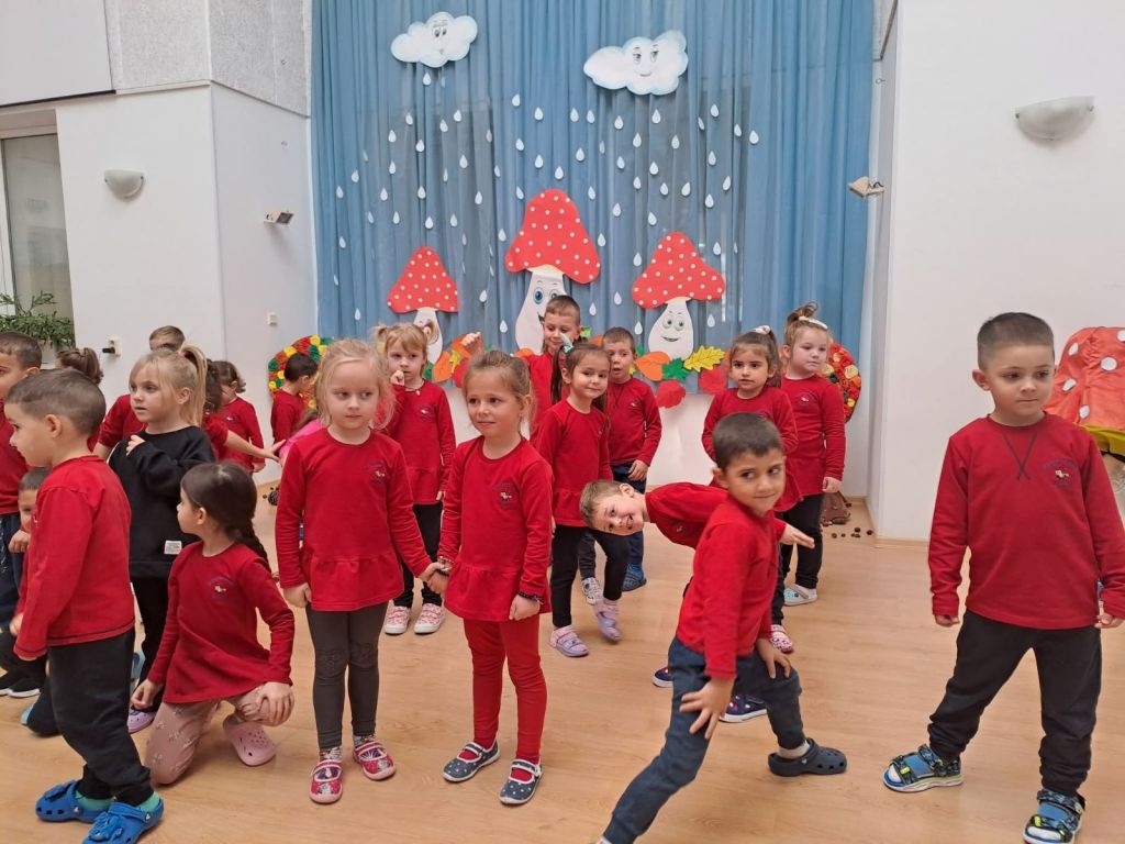 Вълшебство от детски смях и златни цветове 4